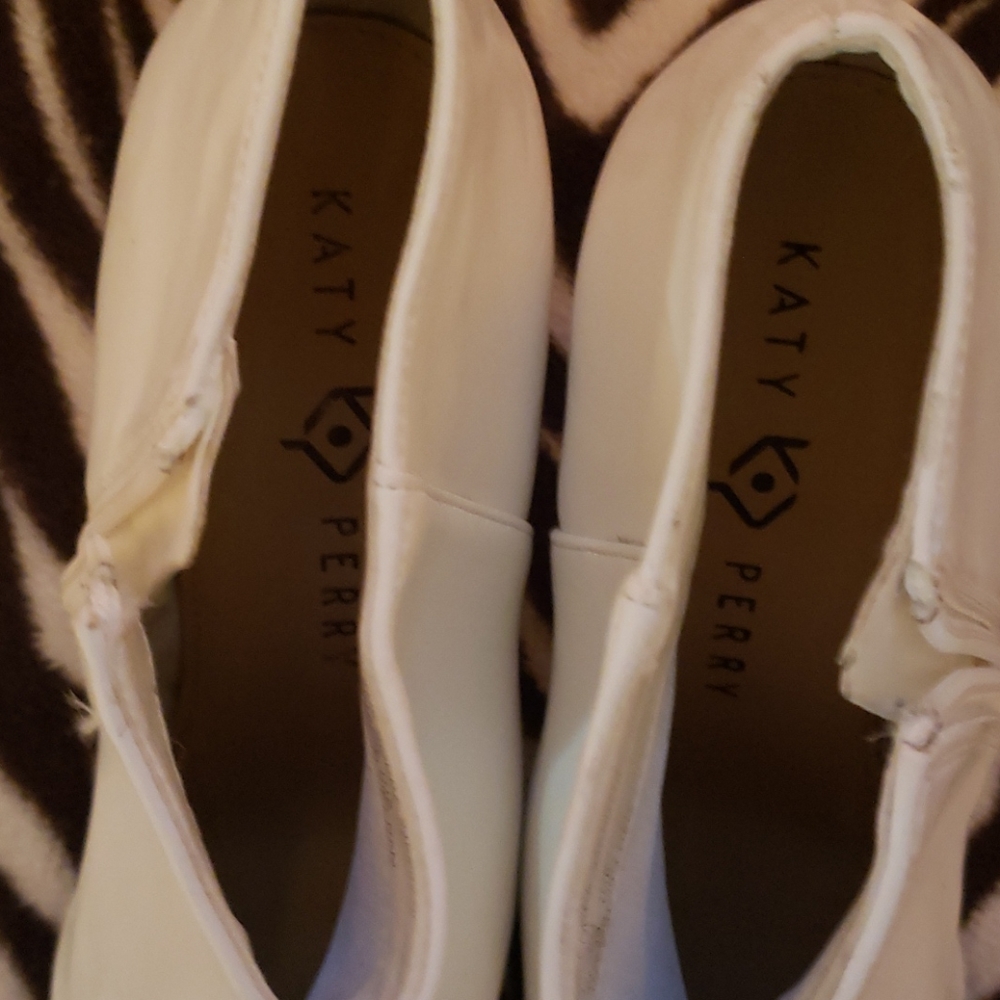 White Katy Perry Ankle Boots, side zippers - Picture 4 of 4